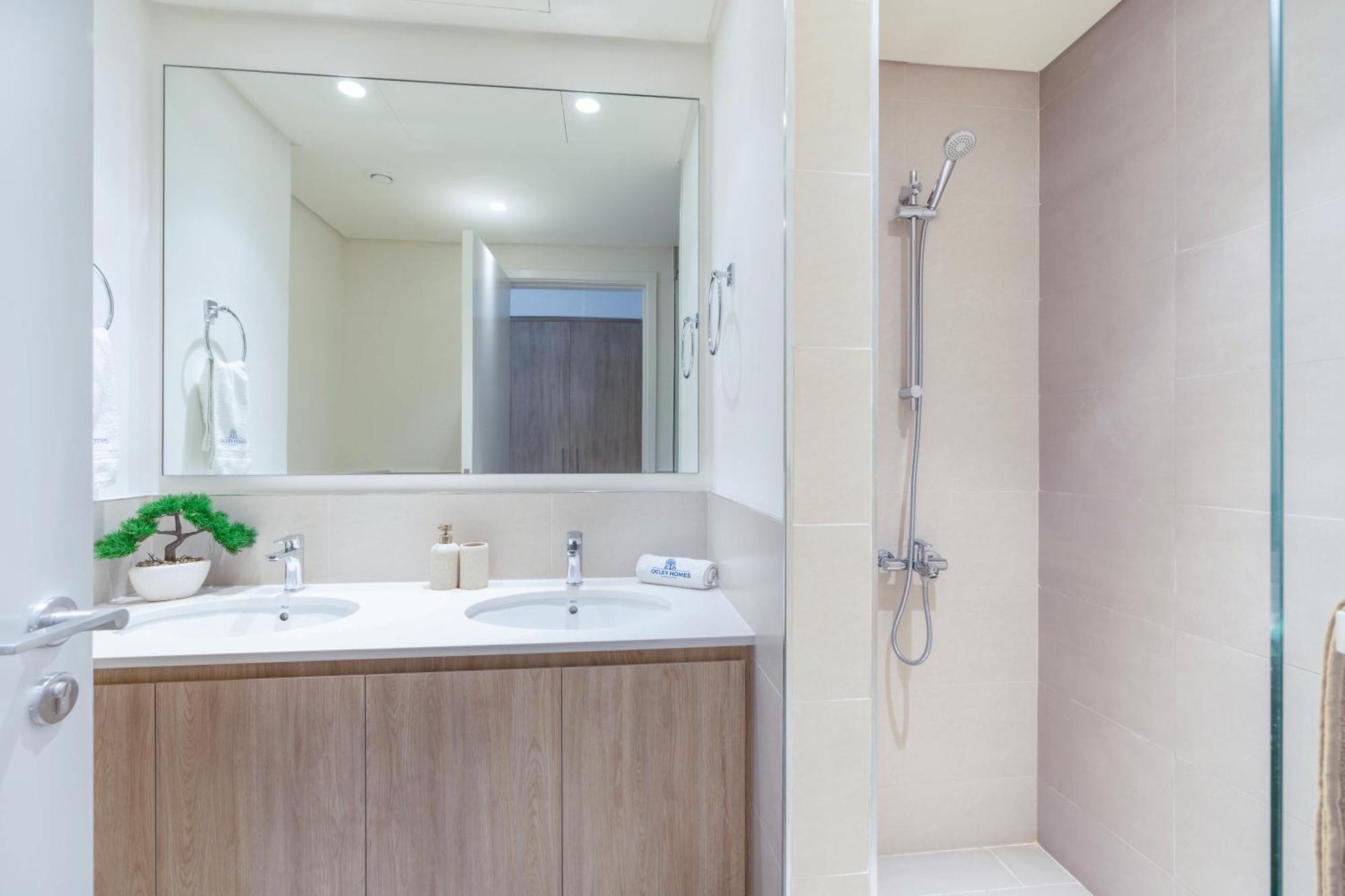 Branded 2br With Direct Park Access Apartment